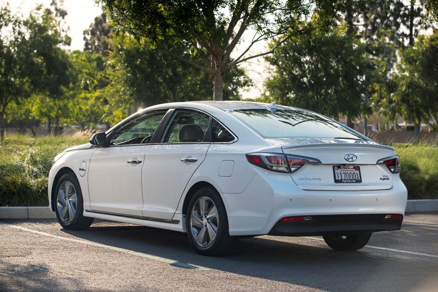  Hyundai Sonata PHEV 2015 года  (фото 27 из 35)